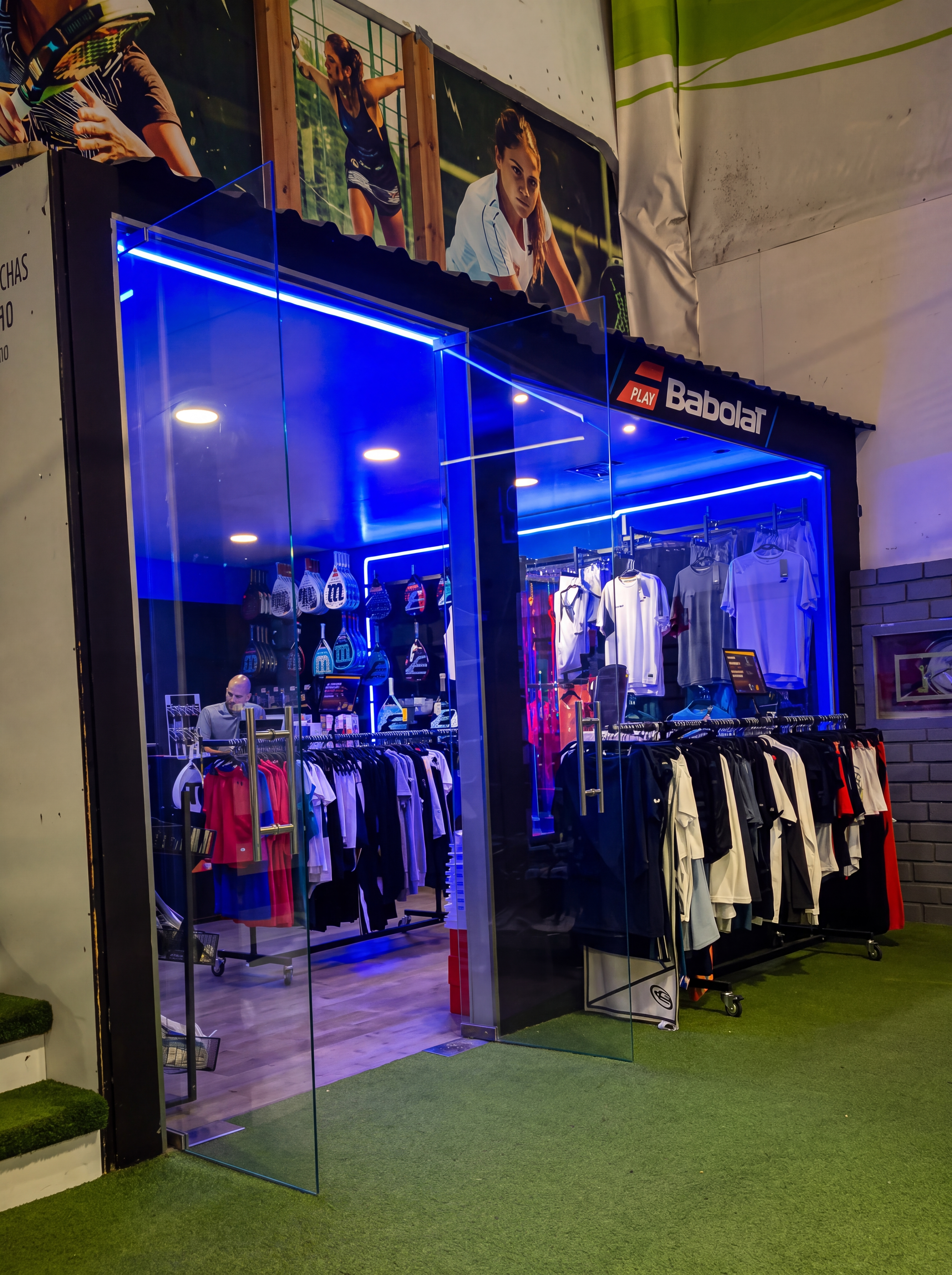 Fachada de la tienda TauPadel 1